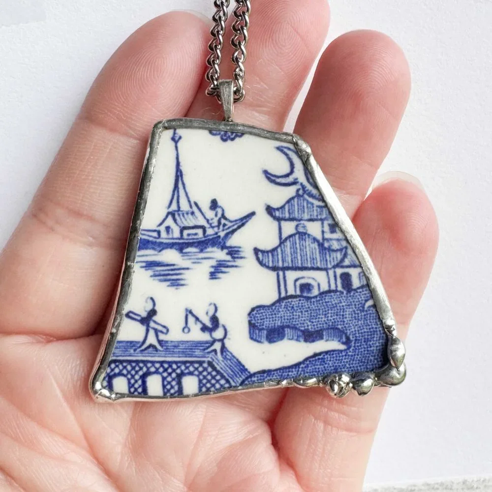Handmade repurposed ceramic shard necklace with Asian theme - Picture 9 of 16